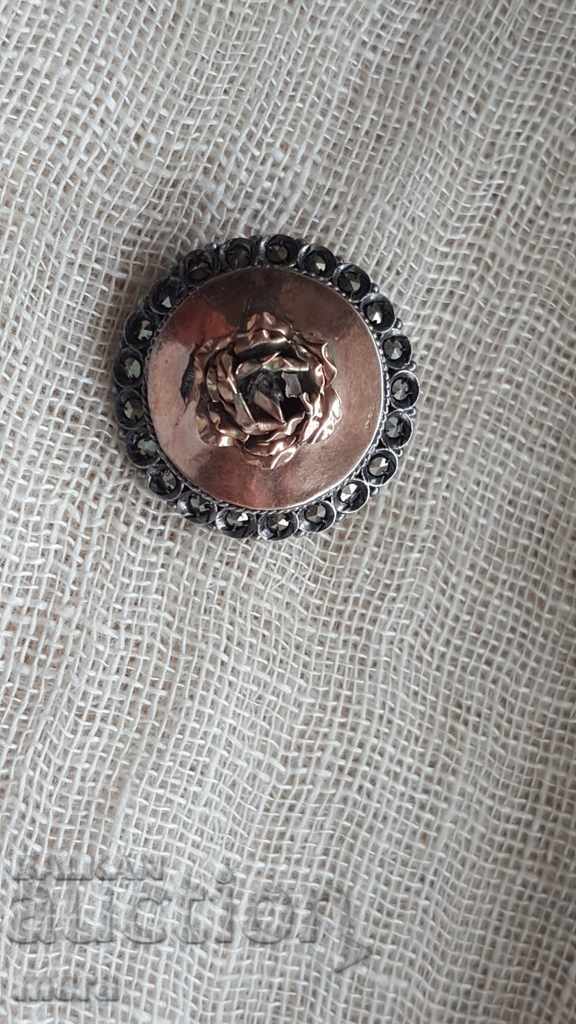 Silver gold brooch with price 32.00 BGN | € 16.36 Silver gold brooch with price 32.00 BGN | € 16.36