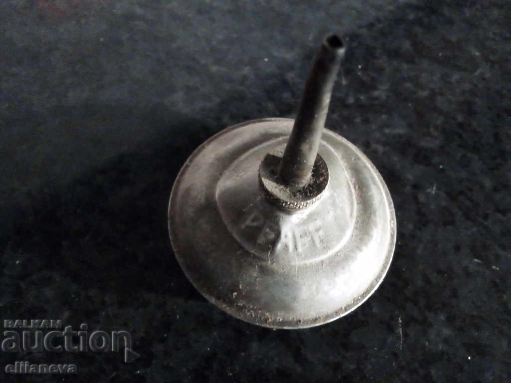 maslonka pfaff cu preț 4.00 BGN | € 2.05