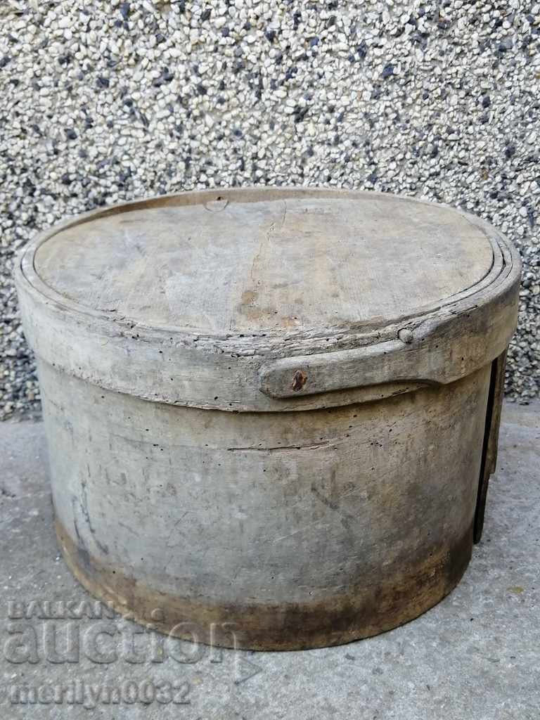 Licitație Veche căldare pentru cereale, șinică, găleată, lemn