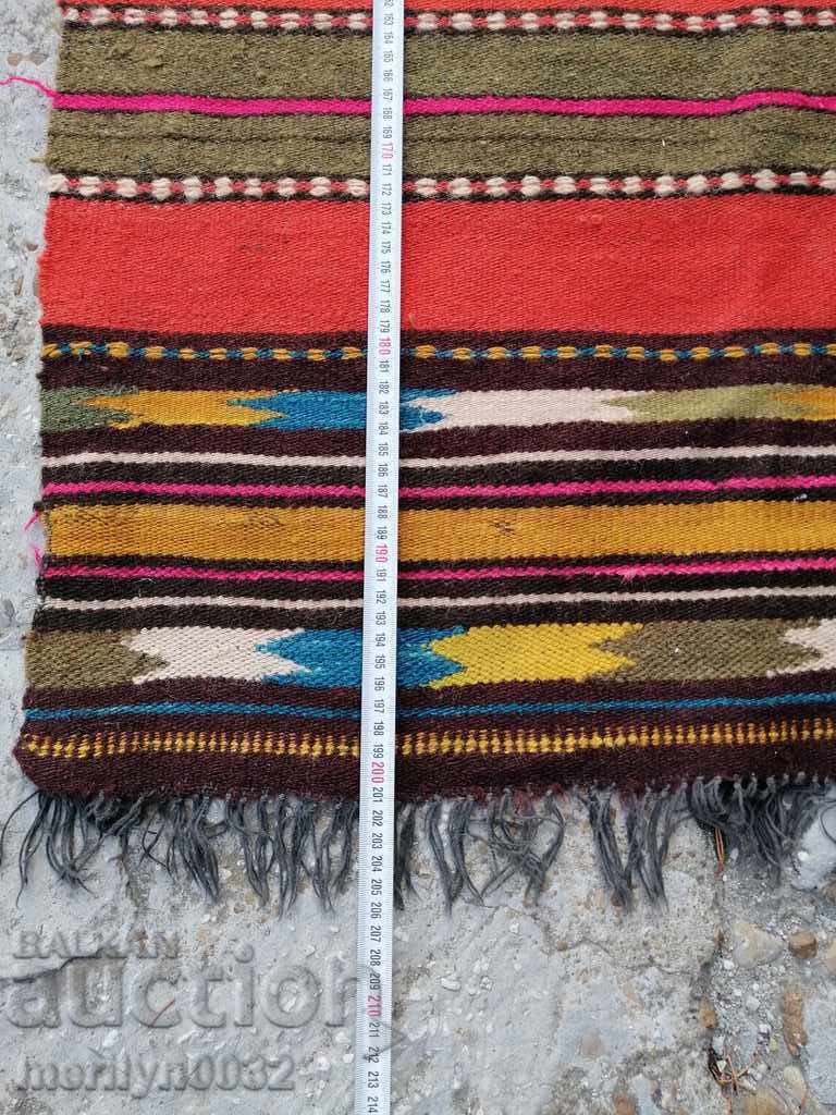 Licitație Covor țesut manual, vechi de 140 de ani, din zestrea de mireasă Licitație Covor țesut manual, vechi de 140 de ani, din zestrea de mireasă