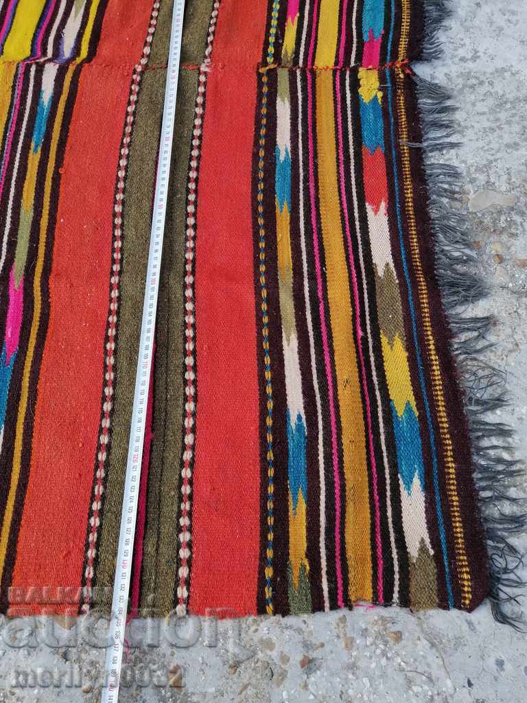 Livrarea Covor țesut manual, vechi de 140 de ani, din zestrea de mireasă Livrarea Covor țesut manual, vechi de 140 de ani, din zestrea de mireasă