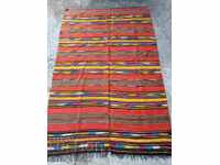 Covor țesut manual, vechi de 140 de ani, din zestrea de mireasă