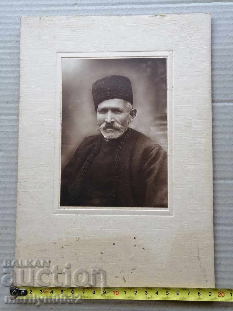 Delivery of Old cardboard picture photography portrait