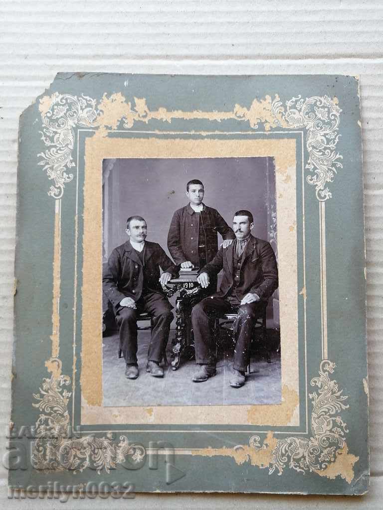 Παλιό φωτογραφικό πορτρέτο φωτογραφίας με χαρτόνι με τιμή 29.00 BGN | € 14.83 Παλιό φωτογραφικό πορτρέτο φωτογραφίας με χαρτόνι με τιμή 29.00 BGN | € 14.83