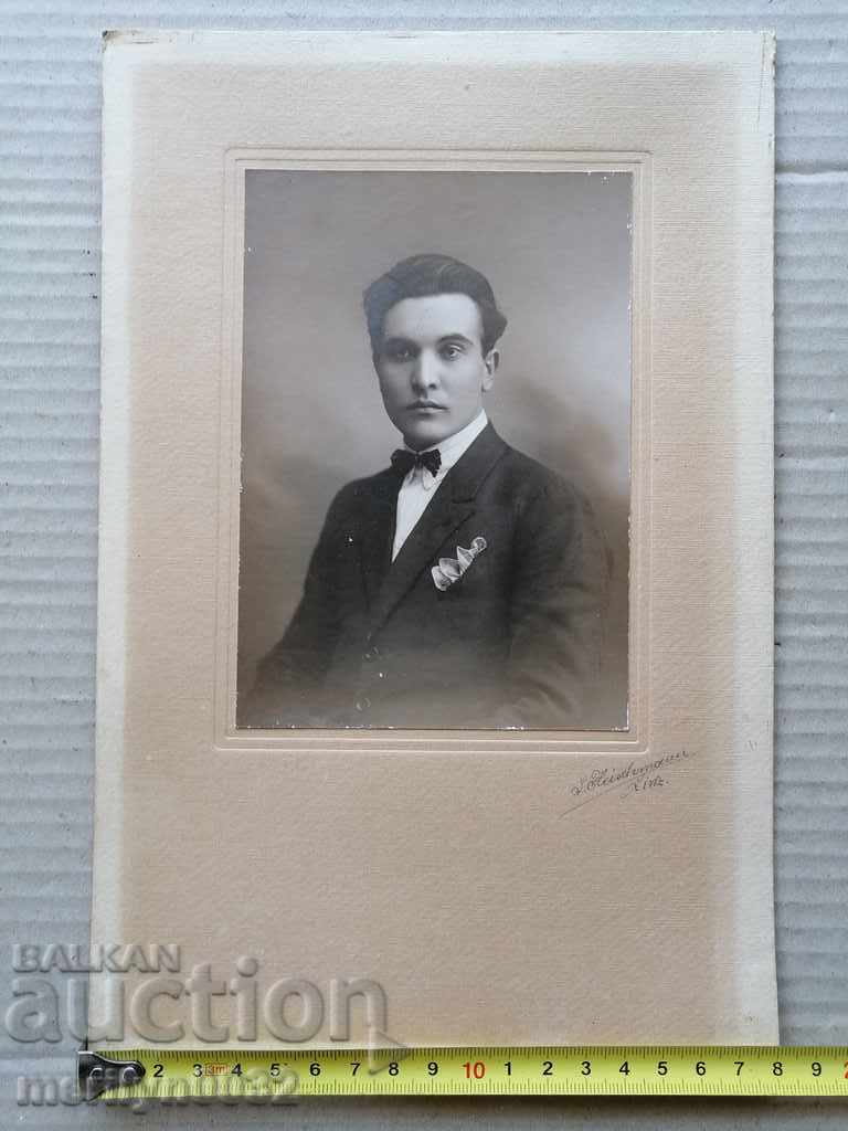 Delivery of Old cardboard picture photography portrait Delivery of Old cardboard picture photography portrait