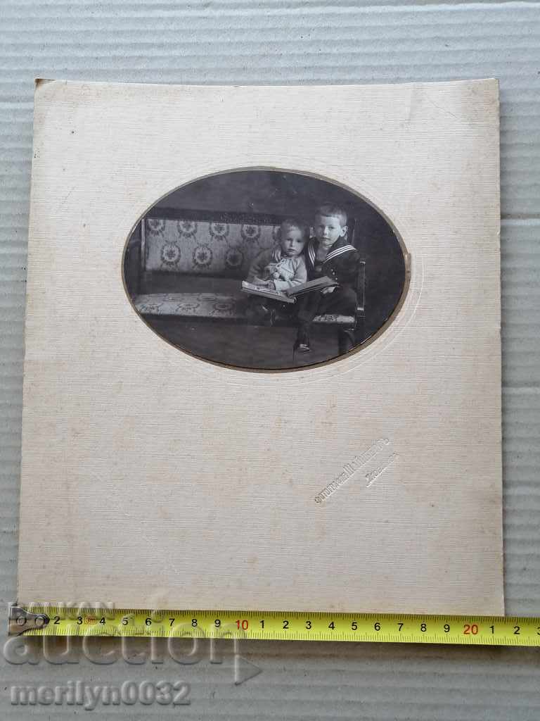 Delivery of Old cardboard picture photography portrait
