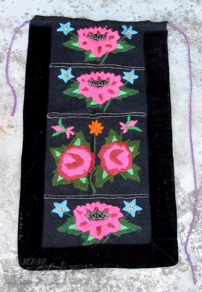 Auction OLD AUTHENTIC HAND-EMBROIDED APRON COSTUME Auction OLD AUTHENTIC HAND-EMBROIDED APRON COSTUME