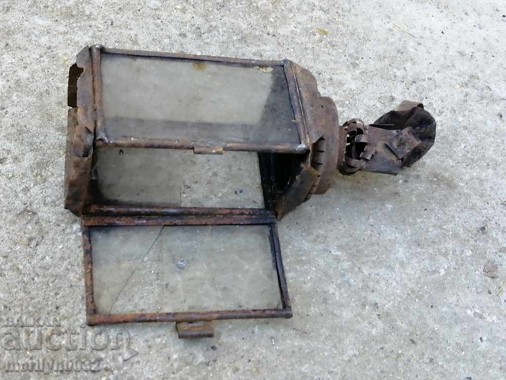 Delivery of Old lantern lamp, spotlight primitive