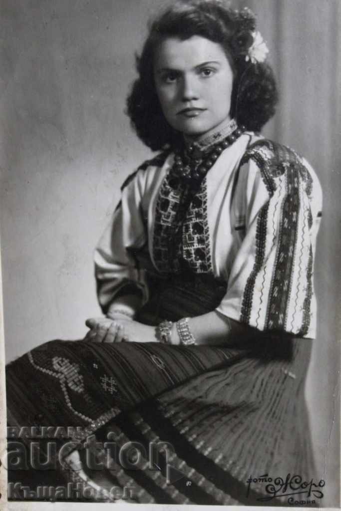 Auction . 1942 NOSIA'S WRITING APRIL STYLE SHIRT PHOTOS Auction . 1942 NOSIA'S WRITING APRIL STYLE SHIRT PHOTOS