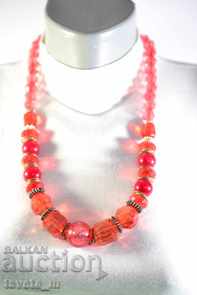 colier cu preț 3.00 BGN | € 1.53 colier cu preț 3.00 BGN | € 1.53