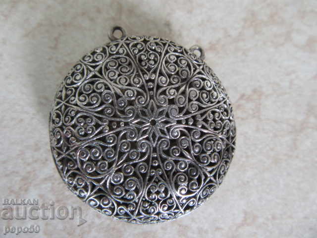 Delivery of Filigree Silver Cotton Box with Perfume - 19th/20th century Delivery of Filigree Silver Cotton Box with Perfume - 19th/20th century