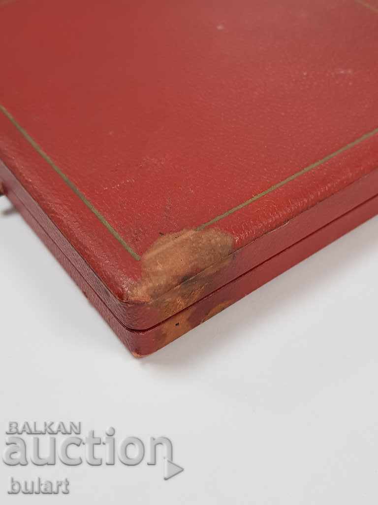 Delivery of MAIL PALLET CARL MARX MEISSEN PLAQUE PHILOSOPHER PORCELAIN Delivery of MAIL PALLET CARL MARX MEISSEN PLAQUE PHILOSOPHER PORCELAIN