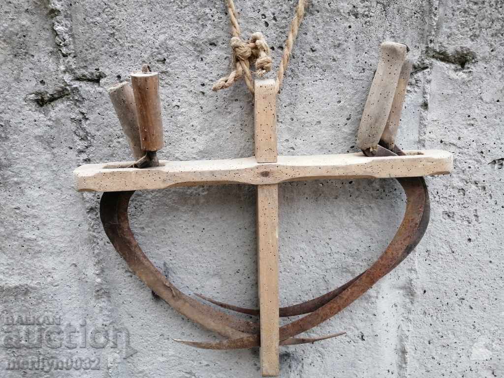 Stitches with a stapled coffin knife wrought iron blade - 6