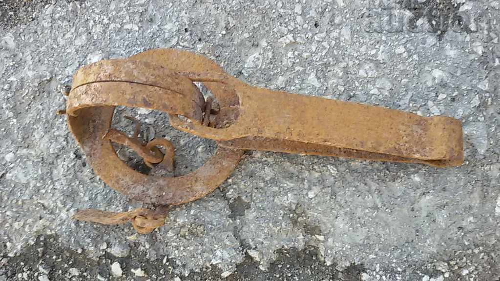 Παράδοση αντίκα πρωτόγονη μικρή πλαστή παγίδα για λευκό χρυσό ΕΡΓΑΣΙΑ Παράδοση αντίκα πρωτόγονη μικρή πλαστή παγίδα για λευκό χρυσό ΕΡΓΑΣΙΑ