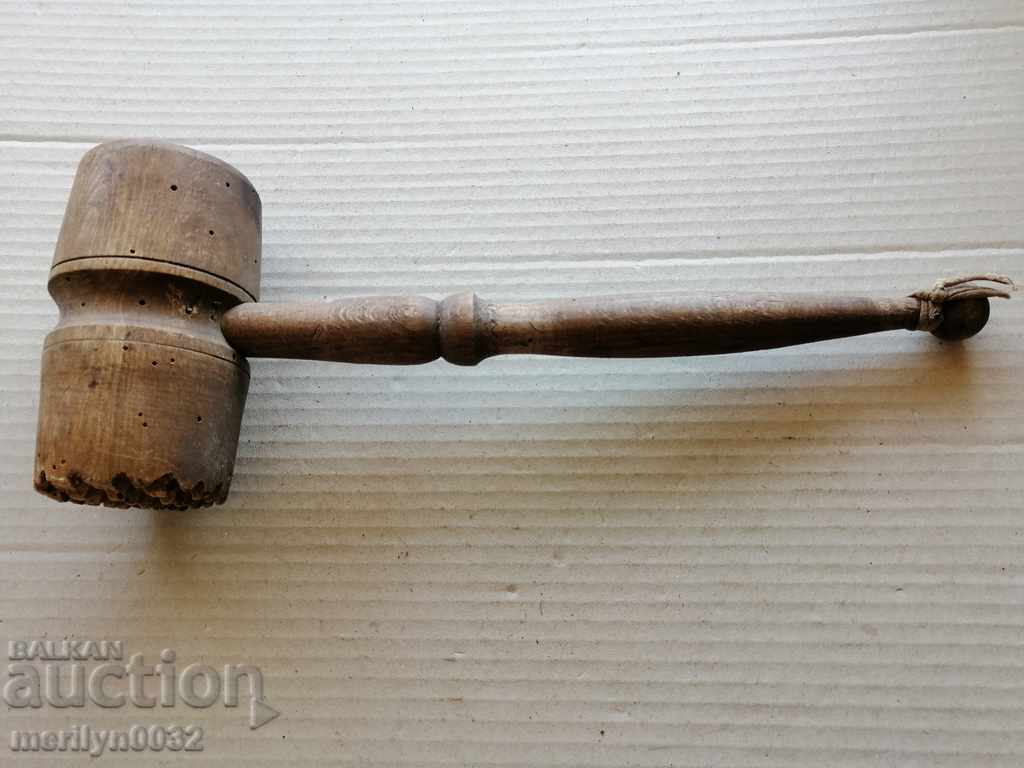 Παλιό μεγάλο ξύλινο σφυρί, εργαλείο, ξύλινο με τιμή 33.00 BGN | € 16.87 Παλιό μεγάλο ξύλινο σφυρί, εργαλείο, ξύλινο με τιμή 33.00 BGN | € 16.87