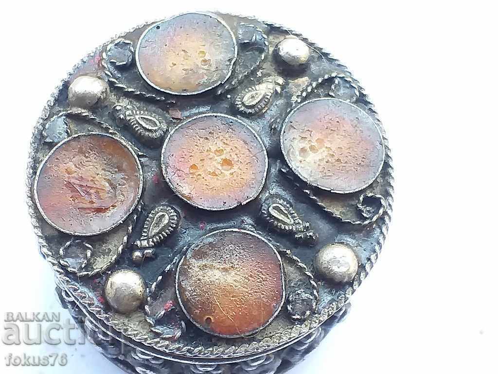 BEAUTIFUL LITTLE VELVET BOX with price 29.00 BGN | € 14.83 BEAUTIFUL LITTLE VELVET BOX with price 29.00 BGN | € 14.83