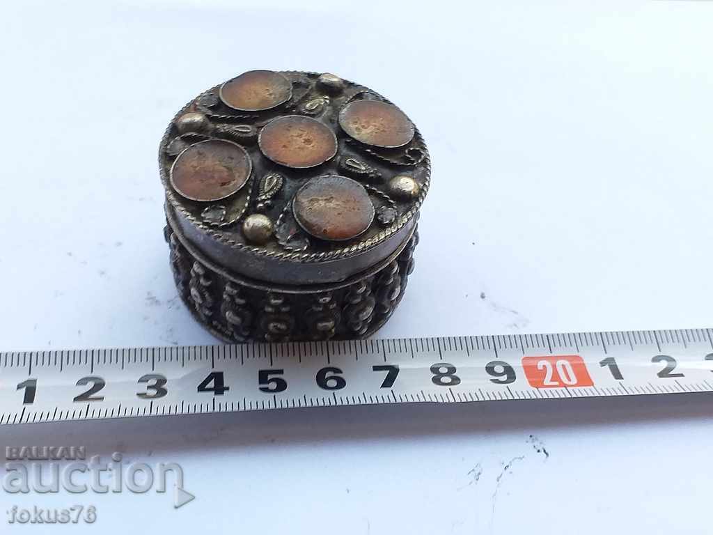 BEAUTIFUL LITTLE VELVET BOX - 5 BEAUTIFUL LITTLE VELVET BOX - 5