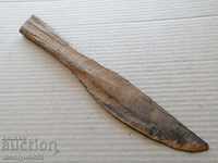 Ένα ξύλινο μαχαίρι από ξύλο