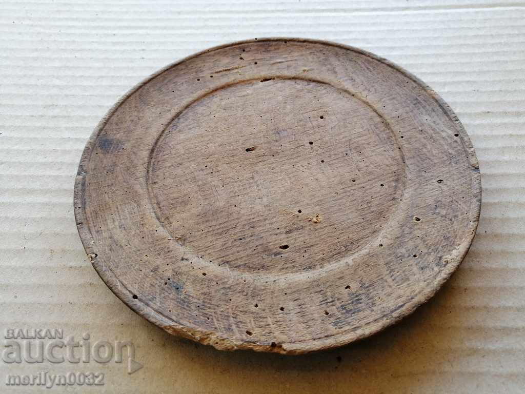 A plate of wood plate a plate of wood