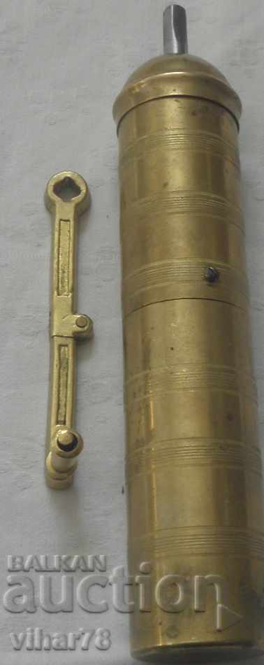 Coffeemaker big bronze old with price 39.99 BGN | € 20.45 Coffeemaker big bronze old with price 39.99 BGN | € 20.45