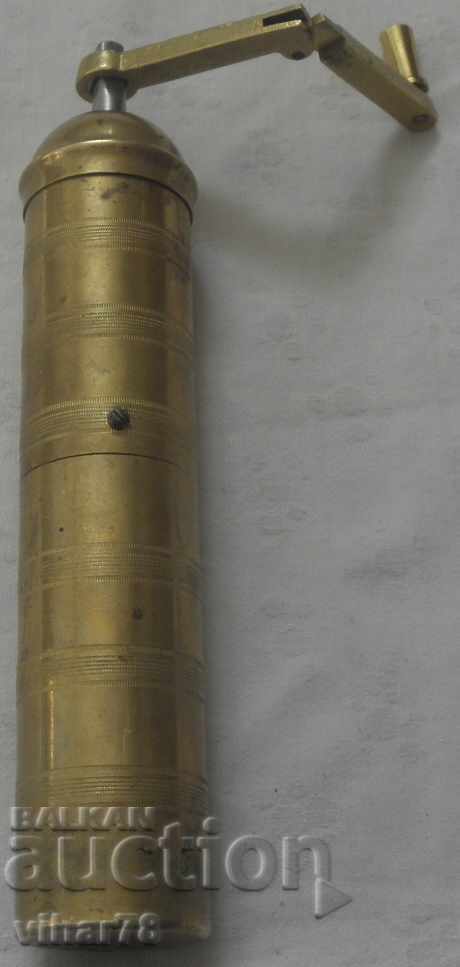 Delivery of Coffeemaker big bronze old Delivery of Coffeemaker big bronze old