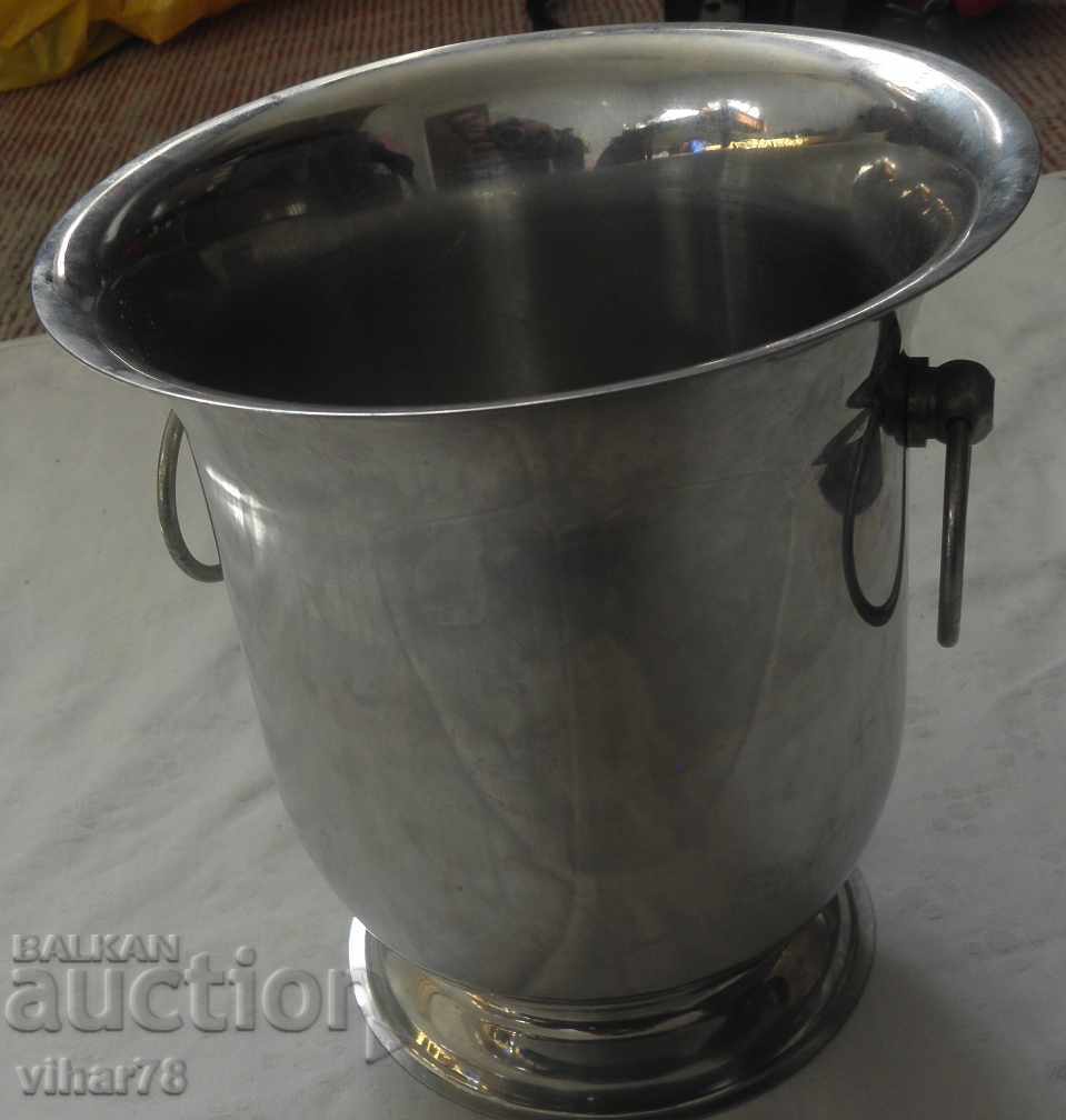 Κάδους για τη σαμπάνια με τιμή 34.99 BGN | € 17.89 Κάδους για τη σαμπάνια με τιμή 34.99 BGN | € 17.89