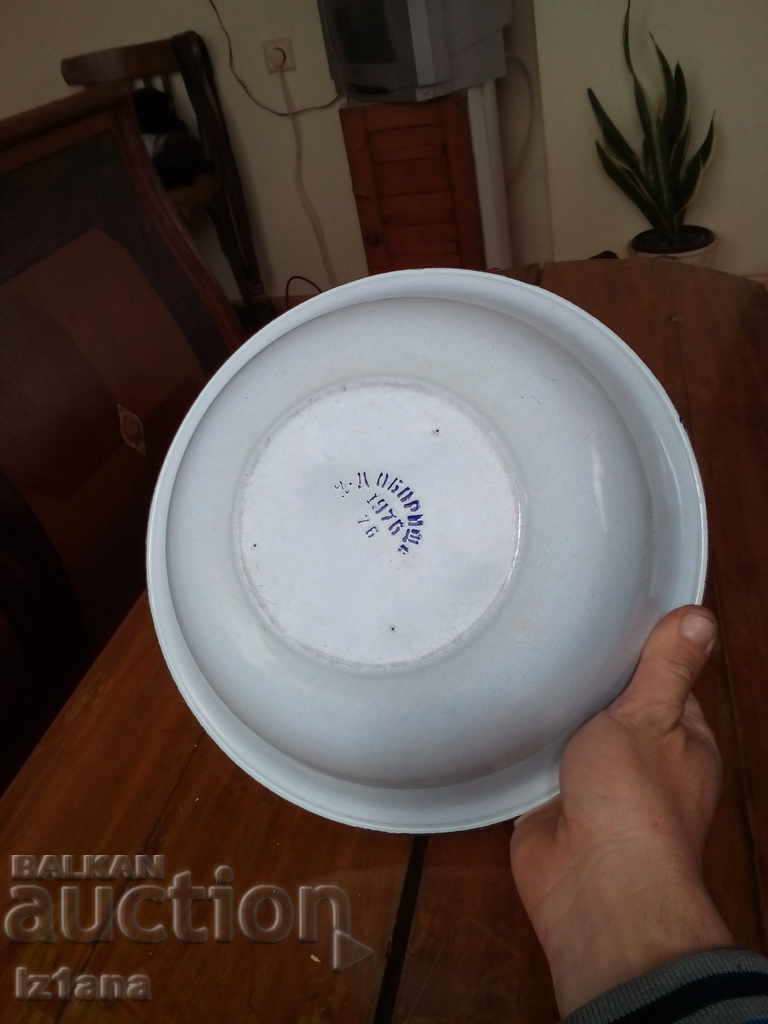 Auction Old enamelled bowl, bowl Auction Old enamelled bowl, bowl