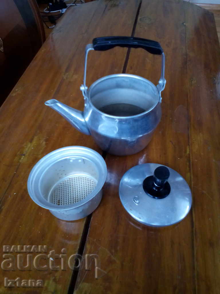 Auction Old aluminum infusion kettle Auction Old aluminum infusion kettle