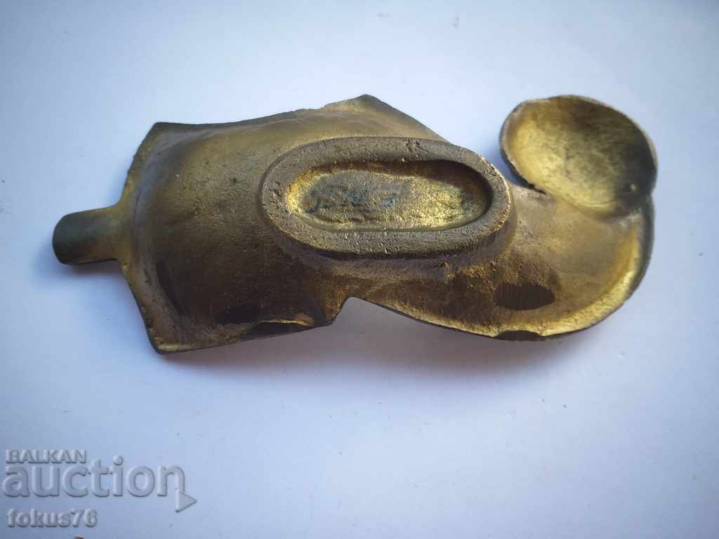 SCRUMIERA BRONZ ALAMA GRAVURA MARCAJ cu preț 49.00 BGN | € 25.05 SCRUMIERA BRONZ ALAMA GRAVURA MARCAJ cu preț 49.00 BGN | € 25.05