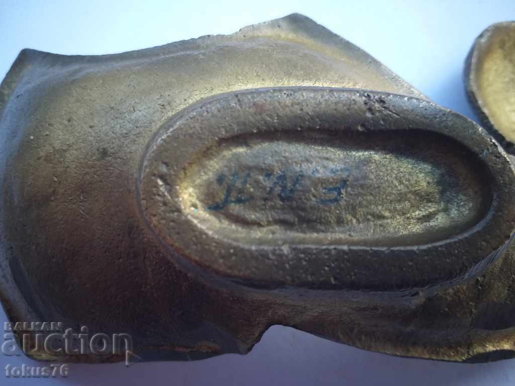 Licitație SCRUMIERA BRONZ ALAMA GRAVURA MARCAJ Licitație SCRUMIERA BRONZ ALAMA GRAVURA MARCAJ