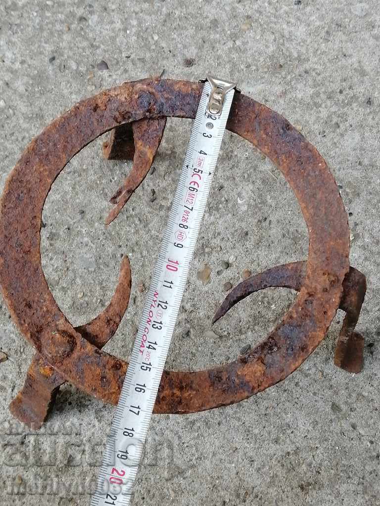 Delivery of An antique wrought iron soot hearth grilled pyruvic wrought iron