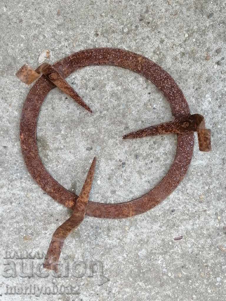 Δημοπρασία Μια αντίκα σφυρηλατημένη εστία αιθάλης στη σχάρα πυροφυτευμένη σφυρήλατο σίδερο Δημοπρασία Μια αντίκα σφυρηλατημένη εστία αιθάλης στη σχάρα πυροφυτευμένη σφυρήλατο σίδερο