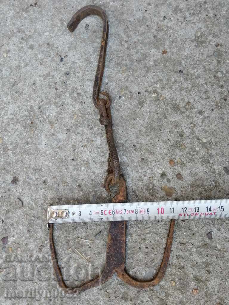 Auction An old forged scraping hook, double twin Auction An old forged scraping hook, double twin