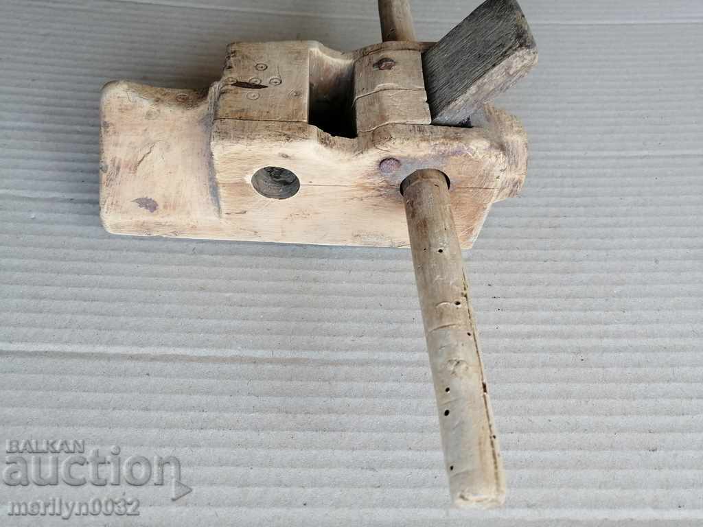 Delivery of An old carving grater Delivery of An old carving grater