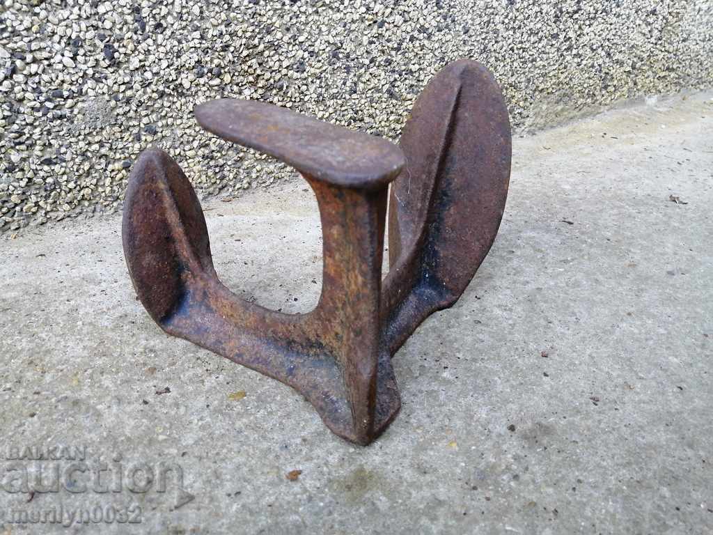 Παράδοση Παλιό σιδερένιο αμόνι τσαγκάρη, σφυρήλατο Παράδοση Παλιό σιδερένιο αμόνι τσαγκάρη, σφυρήλατο