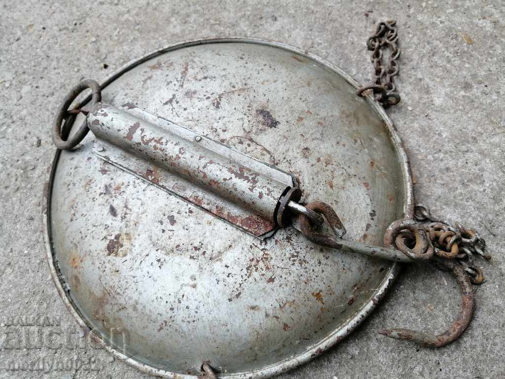 An old pocket scales with a tapas scales, scales, palanca - 5 An old pocket scales with a tapas scales, scales, palanca - 5