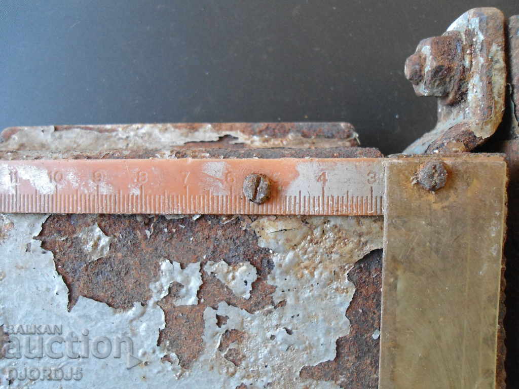 Auction Old guillotine for photo shoots Auction Old guillotine for photo shoots