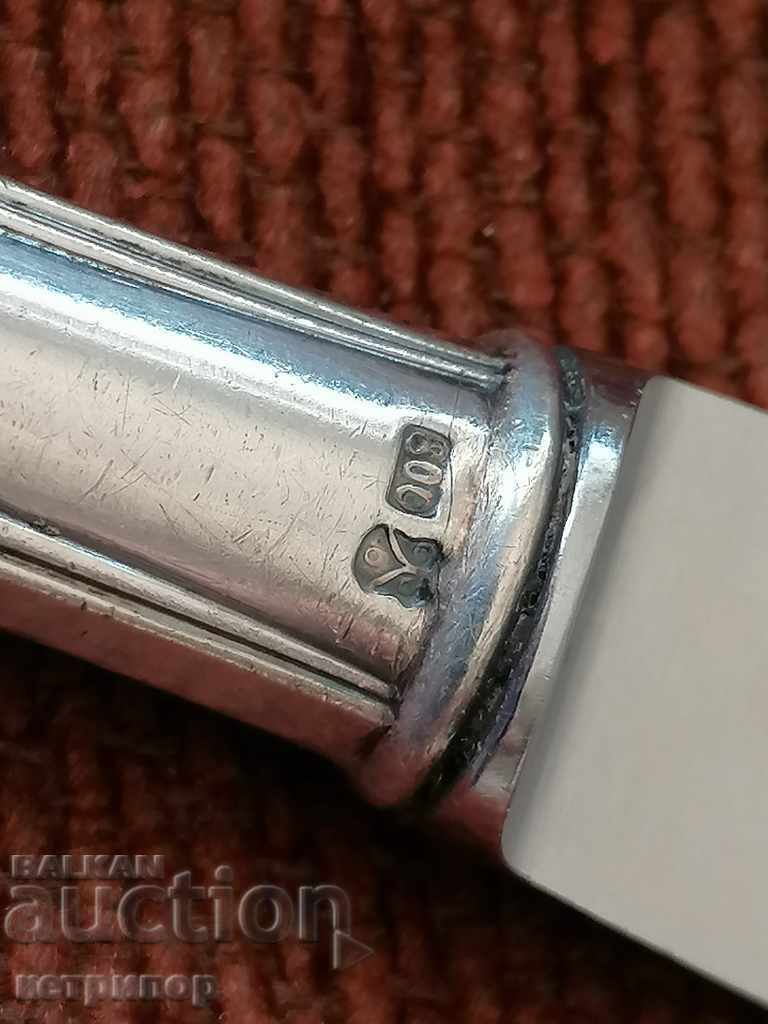 Delivery of 2 knives silver handles marked Delivery of 2 knives silver handles marked