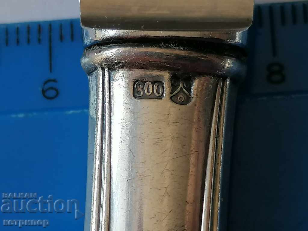 2 knives silver handles marked - 5 2 knives silver handles marked - 5