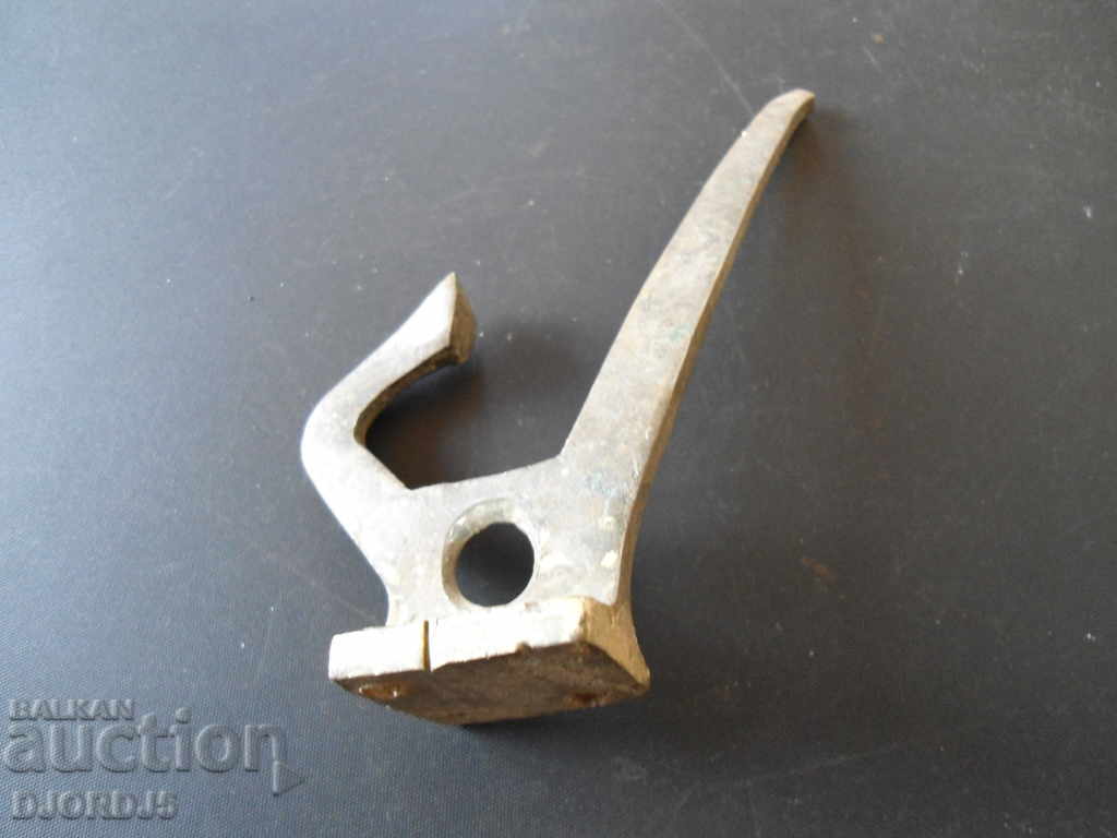 Delivery of An old metal hanger