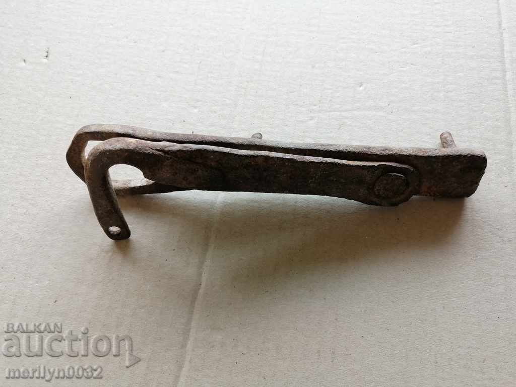 Auction  Old latch, wrought iron, lock, primitive