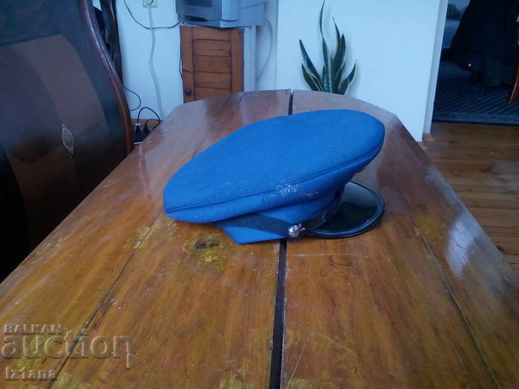 Livrarea caschetă militară veche Livrarea caschetă militară veche