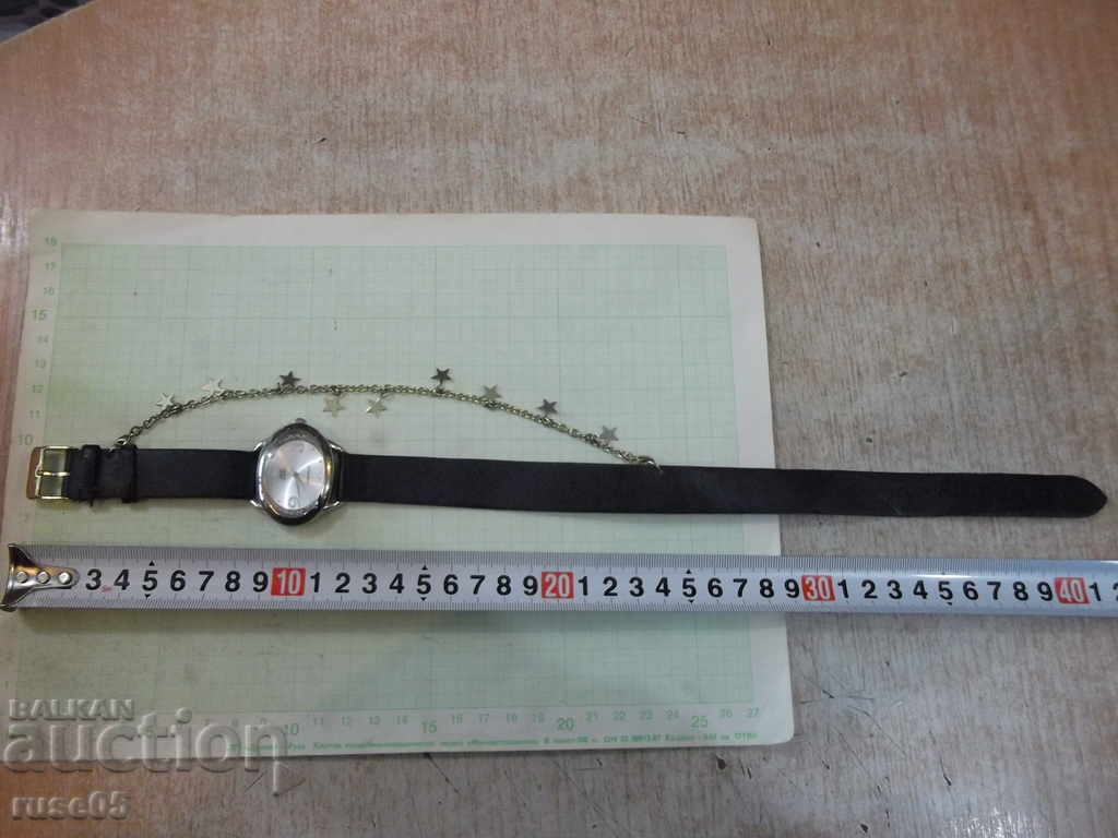 Часовник "Q & Q" дамски кварцов с каишка работещ с цена 10.00 лв. | € 5.11 Часовник "Q & Q" дамски кварцов с каишка работещ с цена 10.00 лв. | € 5.11