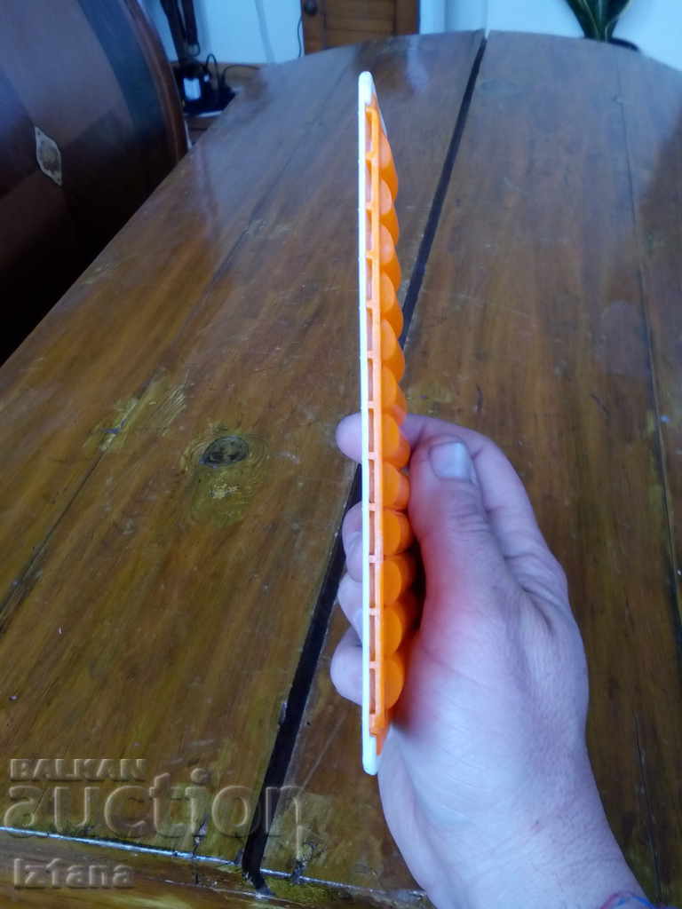 Δημοπρασία Ένα παλιό παιχνίδι, ένα μουσικό όργανο Δημοπρασία Ένα παλιό παιχνίδι, ένα μουσικό όργανο