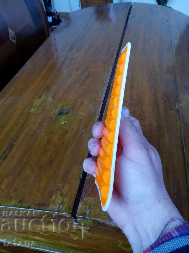 Παράδοση Ένα παλιό παιχνίδι, ένα μουσικό όργανο Παράδοση Ένα παλιό παιχνίδι, ένα μουσικό όργανο