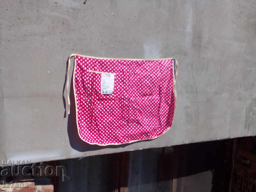 Μια παλιά ποδιά με τιμή 15.00 BGN | € 7.67 Μια παλιά ποδιά με τιμή 15.00 BGN | € 7.67