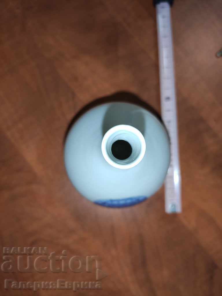 Delivery of Porcelain vase Delivery of Porcelain vase