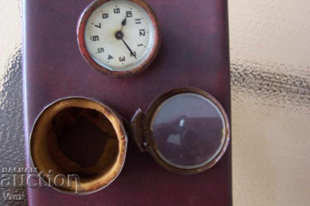 Licitație Ceas trofeu de tanc STRĂIN cu cutie Licitație Ceas trofeu de tanc STRĂIN cu cutie