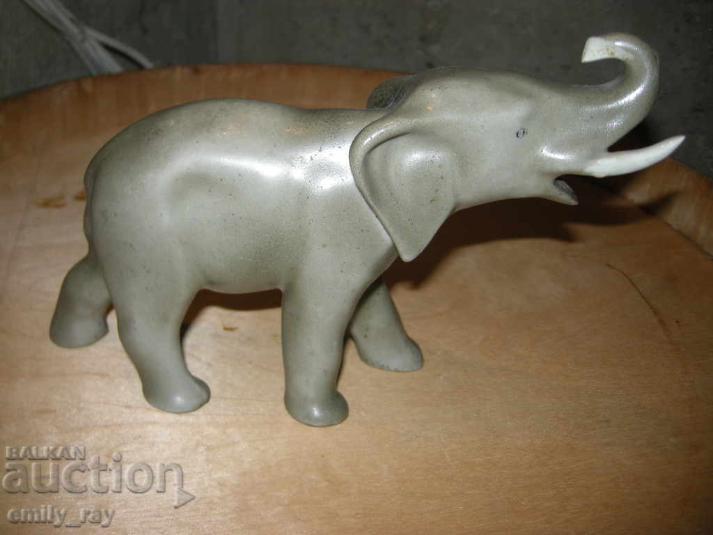 porcelain figure elephant with price 20.00 BGN | € 10.23 porcelain figure elephant with price 20.00 BGN | € 10.23