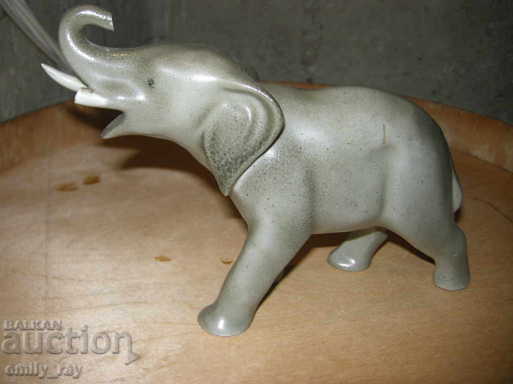 Auction porcelain figure elephant Auction porcelain figure elephant